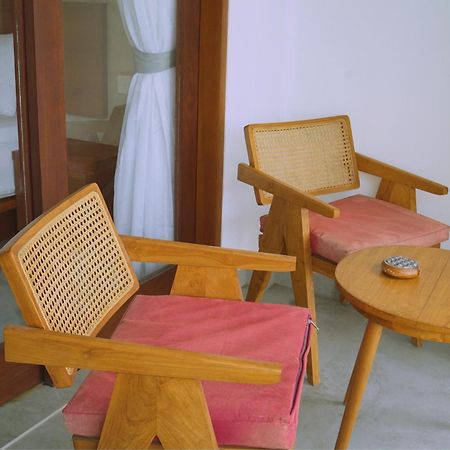 The Kd Suites & Coffee Shop Munggu エクステリア 写真